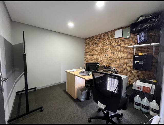 410M² WAREHOUSE TO LET IN STRIJDOMPARK